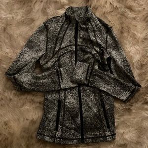 Lululemon jacket like new never worn size 6.